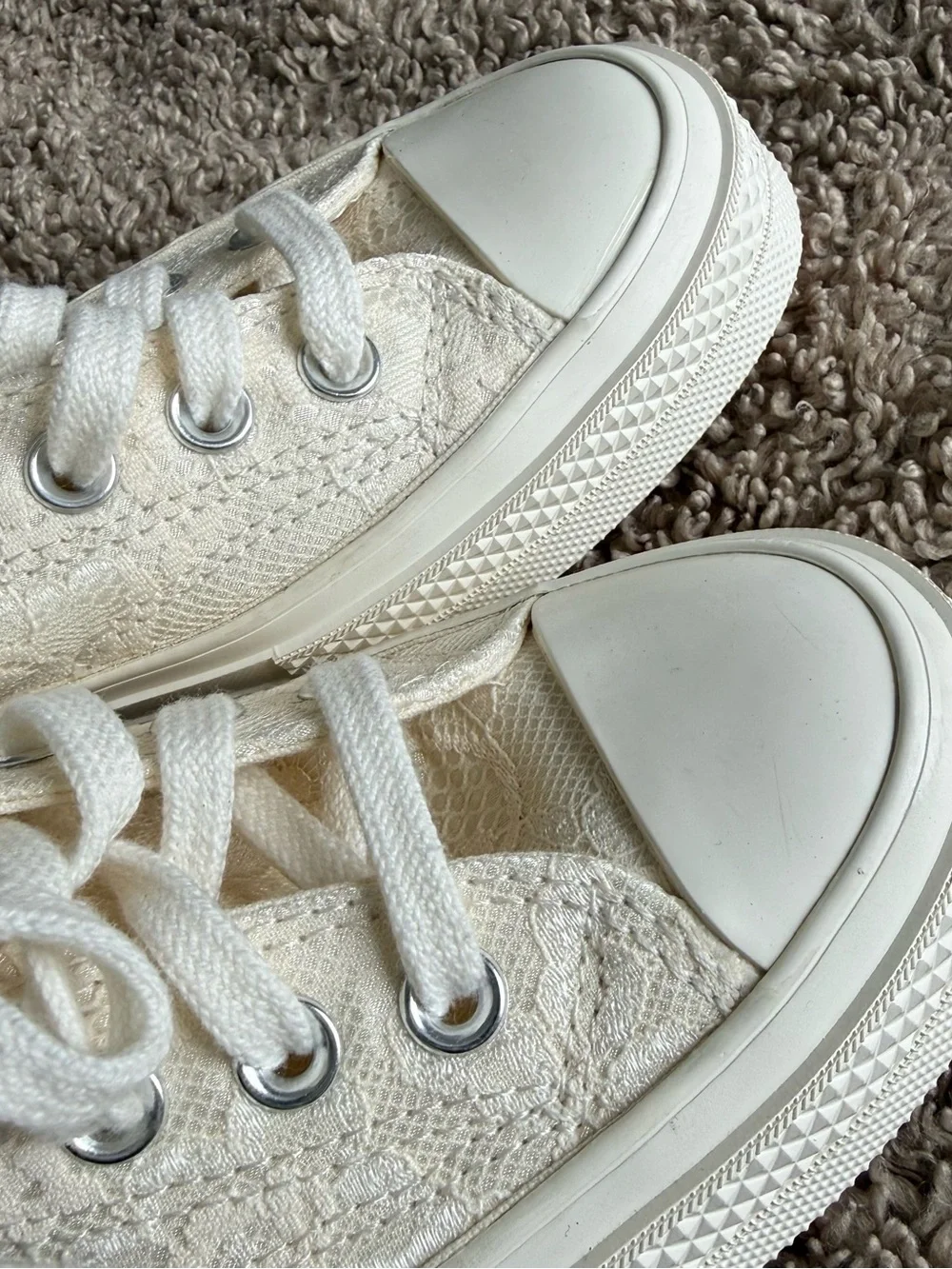Converse Lace Low-Top Sneakers in Cream - Picture 5 of 7